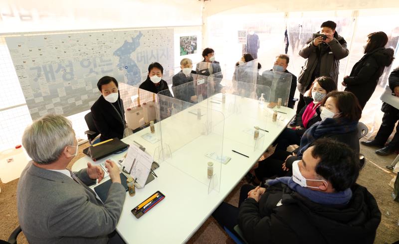 평화부지사 집무실 격려 방문_7