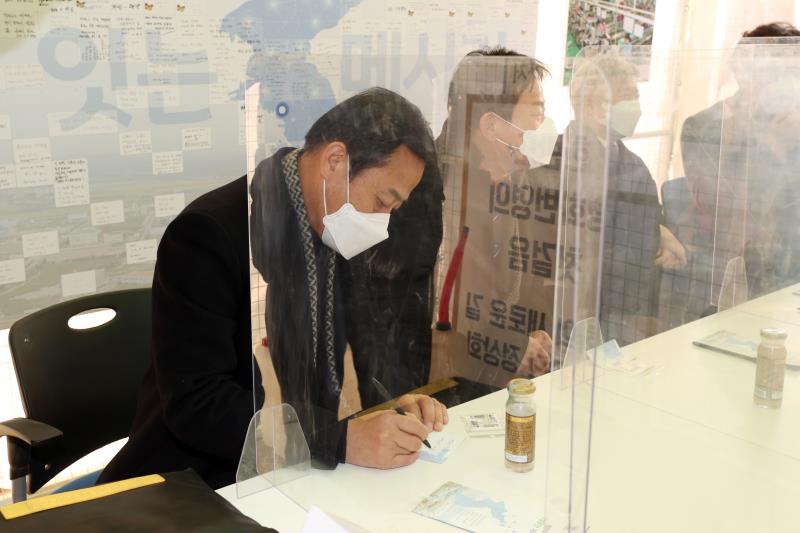 평화부지사 집무실 격려 방문_9