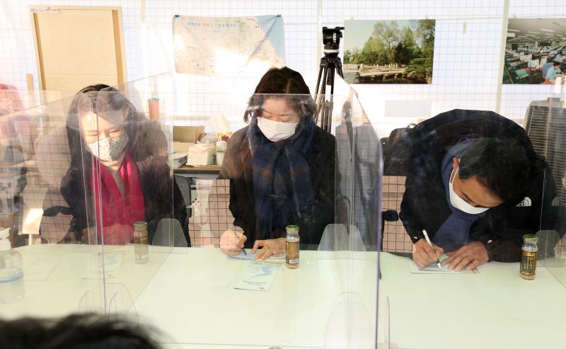 평화부지사 집무실 격려 방문_10