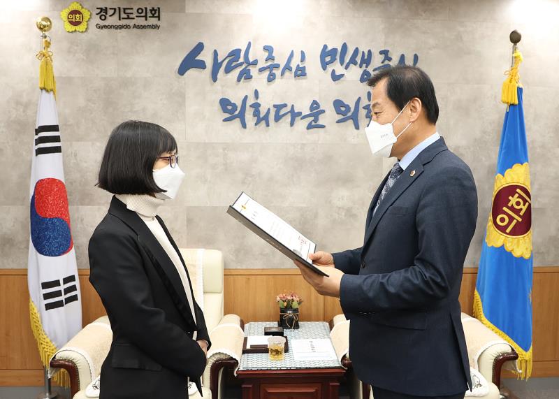 의회사무처 임기제 직원 사령장 교부