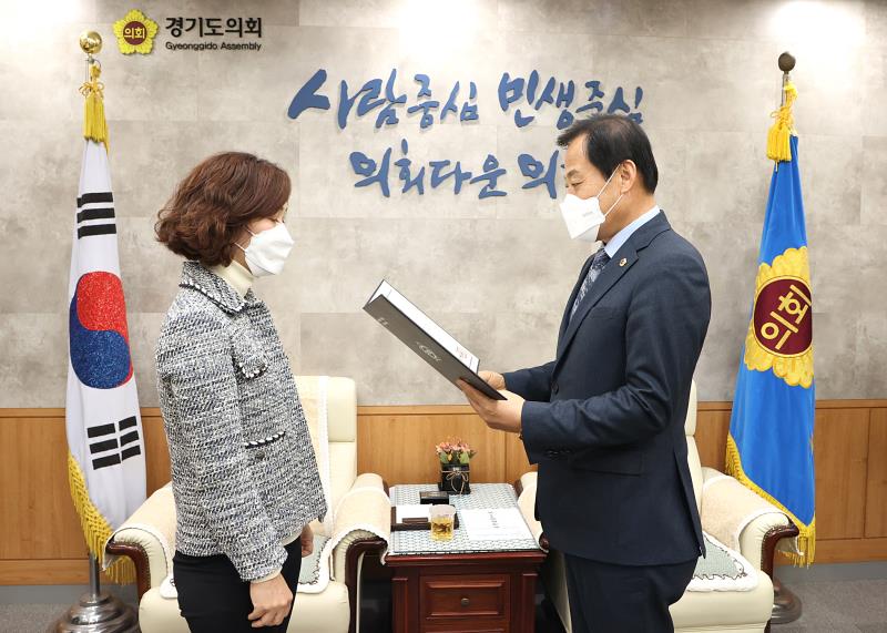 의회사무처 임기제 직원 사령장 교부_8