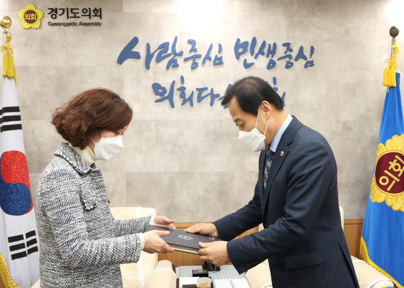 의회사무처 임기제 직원 사령장 교부_9