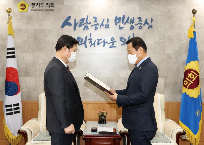 장현국 의장 의회사무처 직원 임용장 교부
