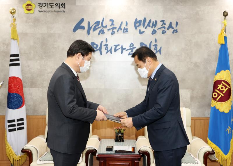 장현국 의장 의회사무처 직원 임용장 교부_2