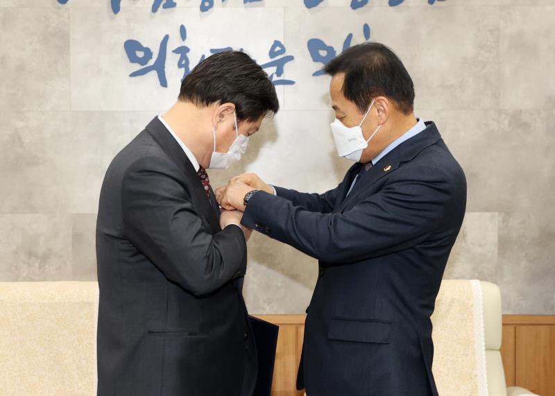 장현국 의장 의회사무처 직원 임용장 교부_3