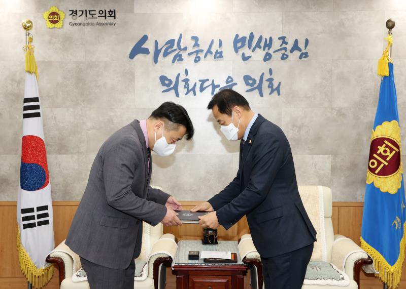 장현국 의장 의회사무처 직원 임용장 교부_6