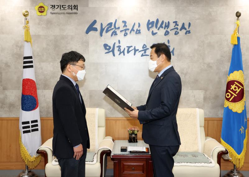 장현국 의장 의회사무처 직원 임용장 교부_9