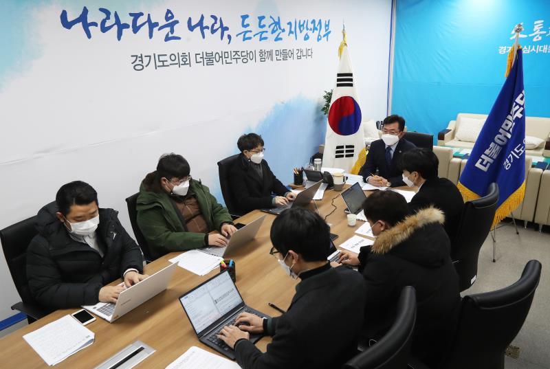 박근철 대표의원 6개 언론사 신년합동  인터뷰 사진촬영_2