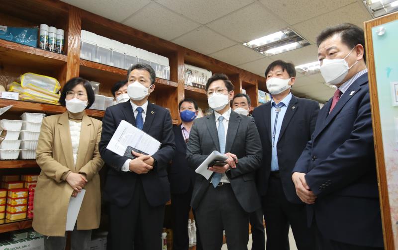 경기도의회 더불어민주당 대변인단 경기 먹거리 그냥드림 코너 현장방문 및 회의_5