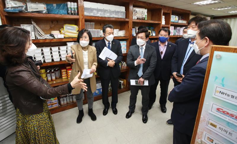 경기도의회 더불어민주당 대변인단 경기 먹거리 그냥드림 코너 현장방문 및 회의_6