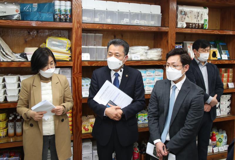 경기도의회 더불어민주당 대변인단 경기 먹거리 그냥드림 코너 현장방문 및 회의_7