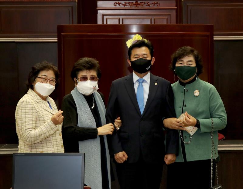경기도의회 박근철 대표의원 경기도여성단체연합회장 등 접견_8