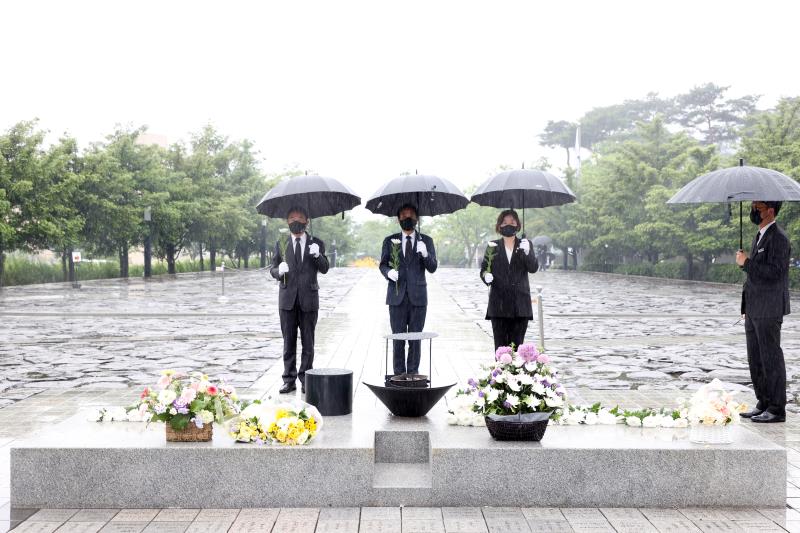 의장단 故 노무현 대통령 묘역 방문_9