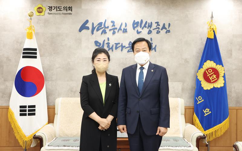 정기열 전 의장 의회 방문_2