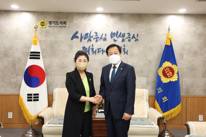 정기열 전 의장 의회 방문_3