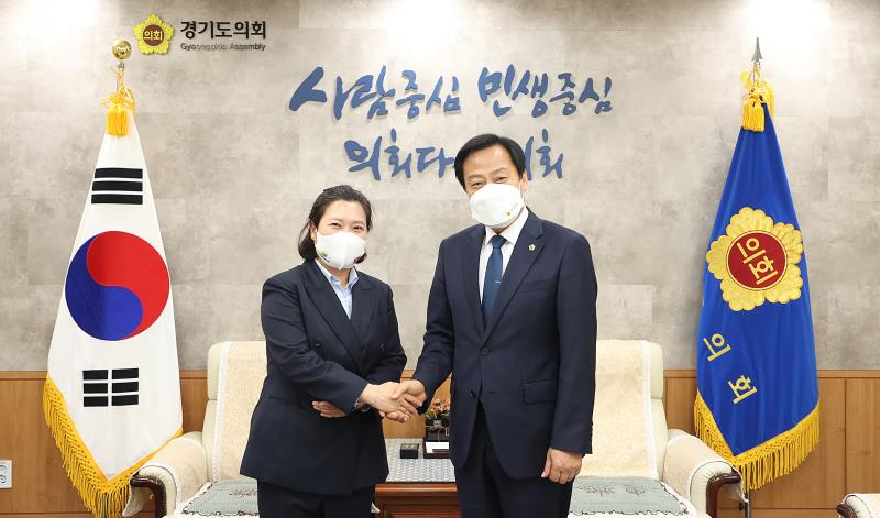 정기열 전 의장 의회 방문_5