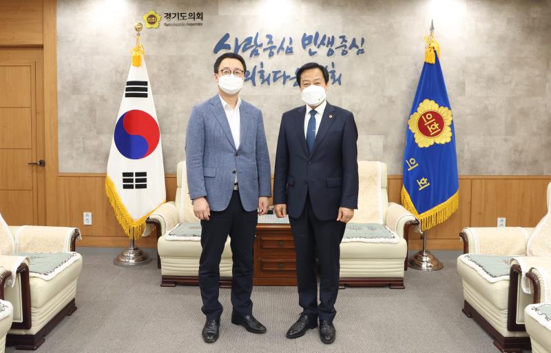 정기열 전 의장 의회 방문_6