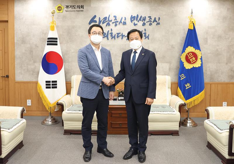 정기열 전 의장 의회 방문_8