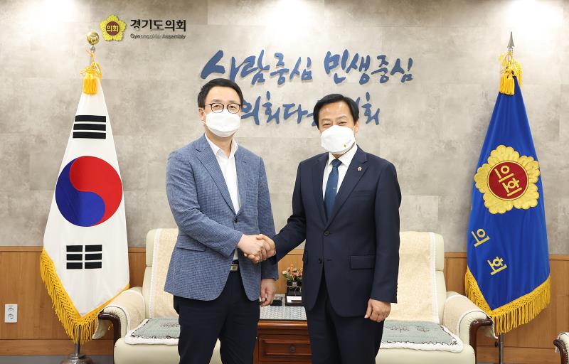 정기열 전 의장 의회 방문