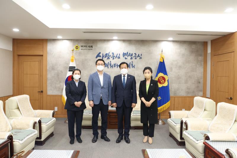 정기열 전 의장 의회 방문_9