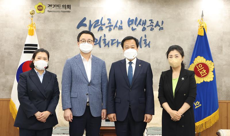 정기열 전 의장 의회 방문_10