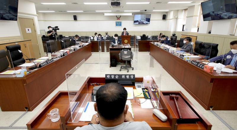 제353회 임시회 제1차 여성가족교육위원회 사진 6