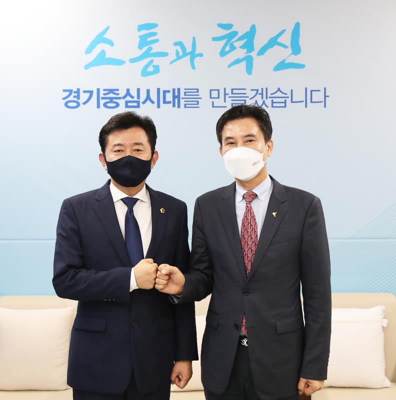 경기도의회 더불어민주당 박근철 대표의원, 박세원 의원 화성시장 등 접견
