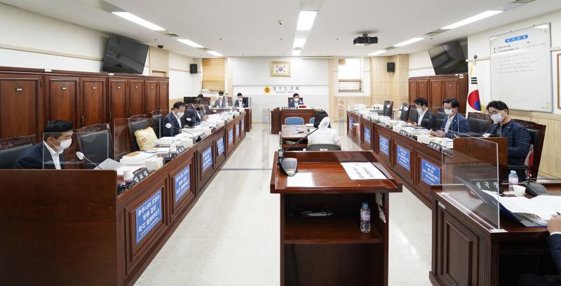 제354회 임시회 1차 건설교통위원회 사진 2