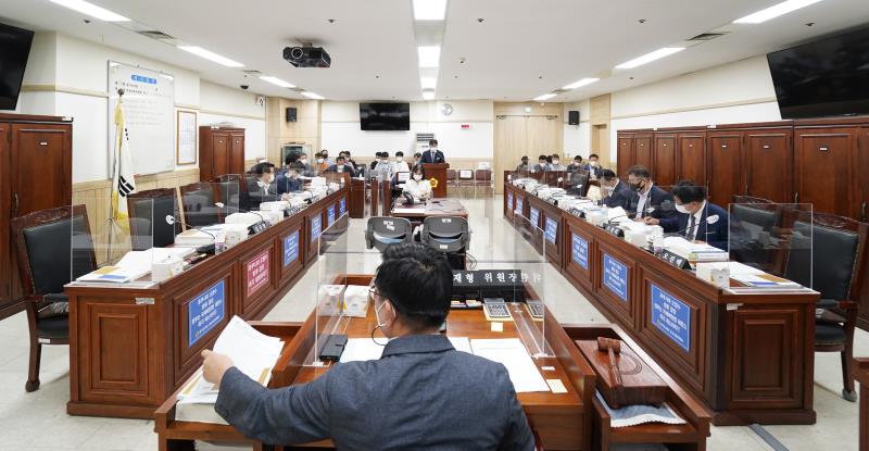 제354회 임시회 1차 건설교통위원회 사진 4