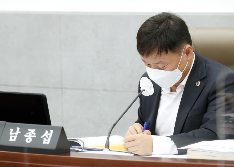 제354회 임시회 1차 교육행정위원회 사진 8