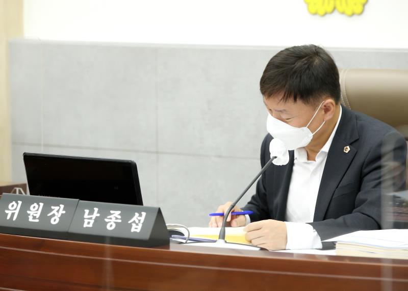 제354회 임시회 1차 교육행정위원회 사진 9