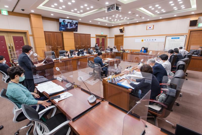 제354회 임시회 2차 교육기획위원회 사진 8