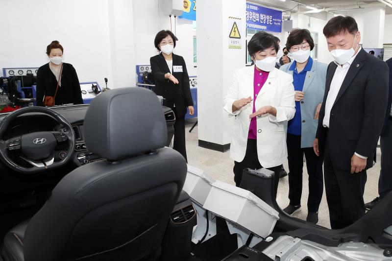 2021년 경기도의회 교육행정위원회 현장방문 사진 3