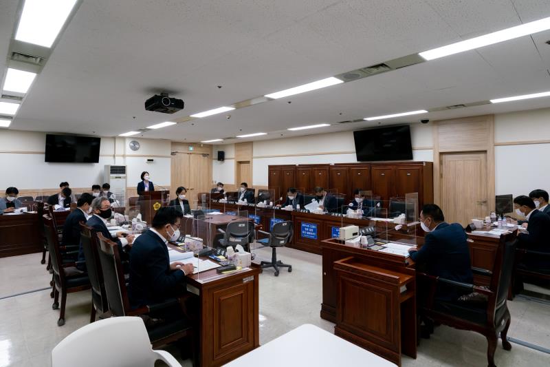 제355회 임시회 1차 건설교통위원회 사진 6