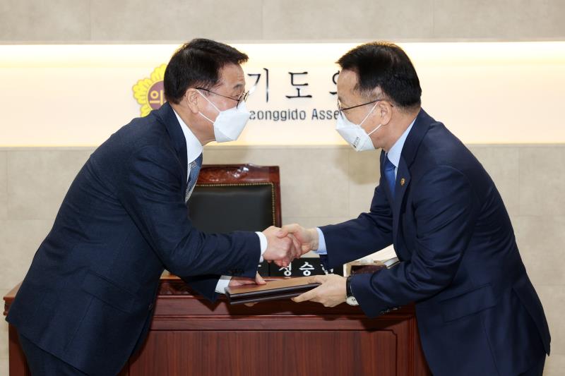 의회운영위원회 김기세 의회사무처장 공로패 수여식 사진 4