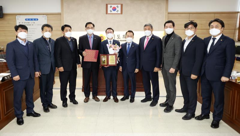 의회운영위원회 김기세 의회사무처장 공로패 수여식 사진 8