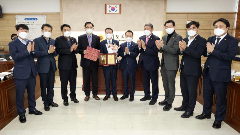 의회운영위원회 김기세 의회사무처장 공로패 수여식