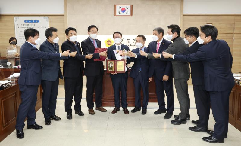 의회운영위원회 김기세 의회사무처장 공로패 수여식 사진 10