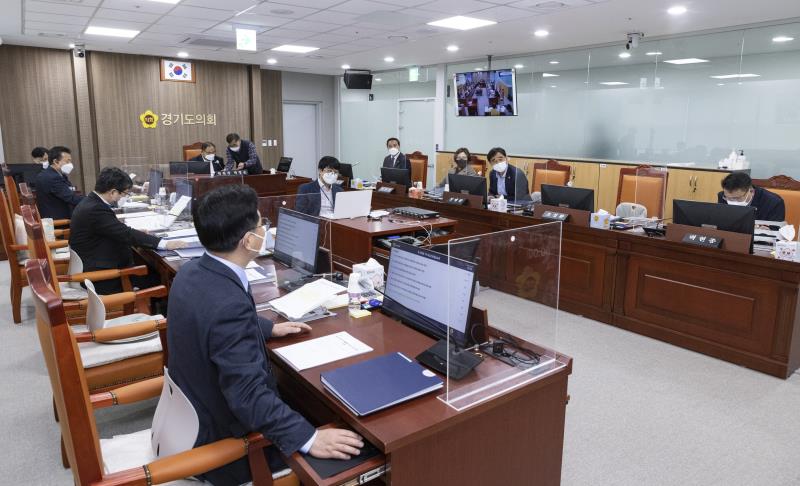 제358회 임시회 1차 여성가족평생교육위원회 사진 6