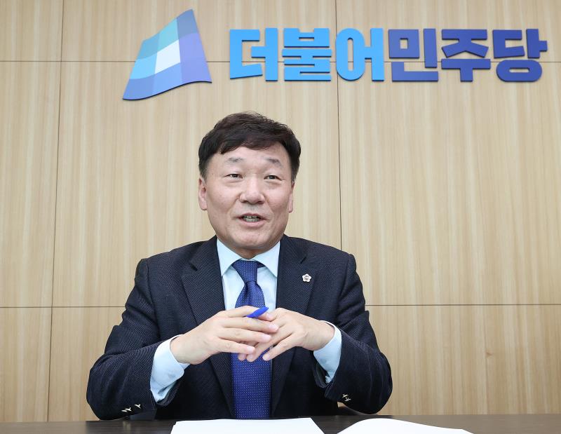 경기도의회 더불어민주당 남종섭 대표의원 출입기자단 신년 인터뷰_6