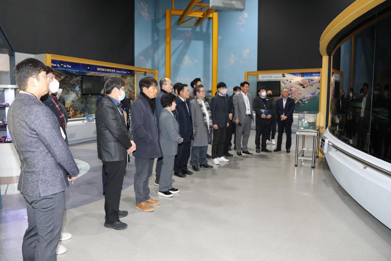 제366회 임시회 건설교통위원회 평택항만공사 현장방문_4