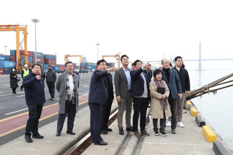 제366회 임시회 건설교통위원회 평택항만공사 현장방문_10