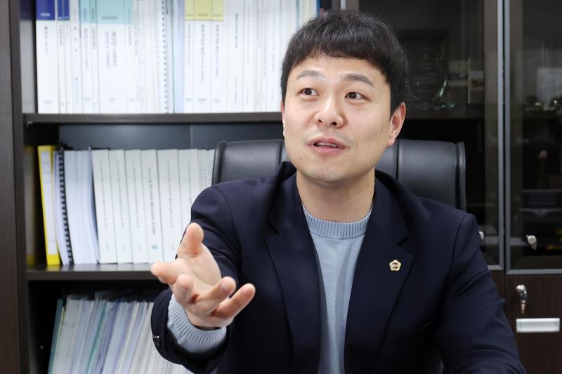 유영일 도시환경위원장 인터뷰 사진 사진 8