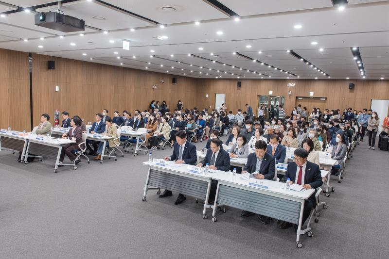 들봄의 대상에서 돌봄의 주체가 되어 지역공동체를 돌보는 노인 