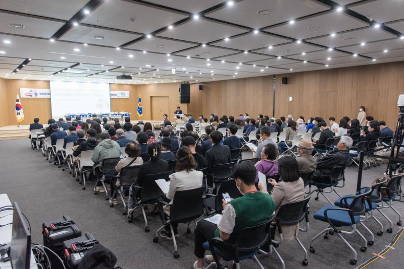 들봄의 대상에서 돌봄의 주체가 되어 지역공동체를 돌보는 노인 