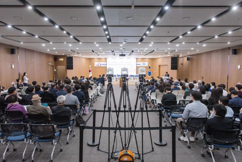 들봄의 대상에서 돌봄의 주체가 되어 지역공동체를 돌보는 노인 