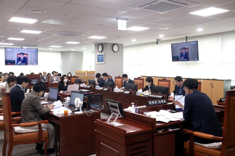 제368회 임시회 제1차 여성가족평생교육위원회 사진 3