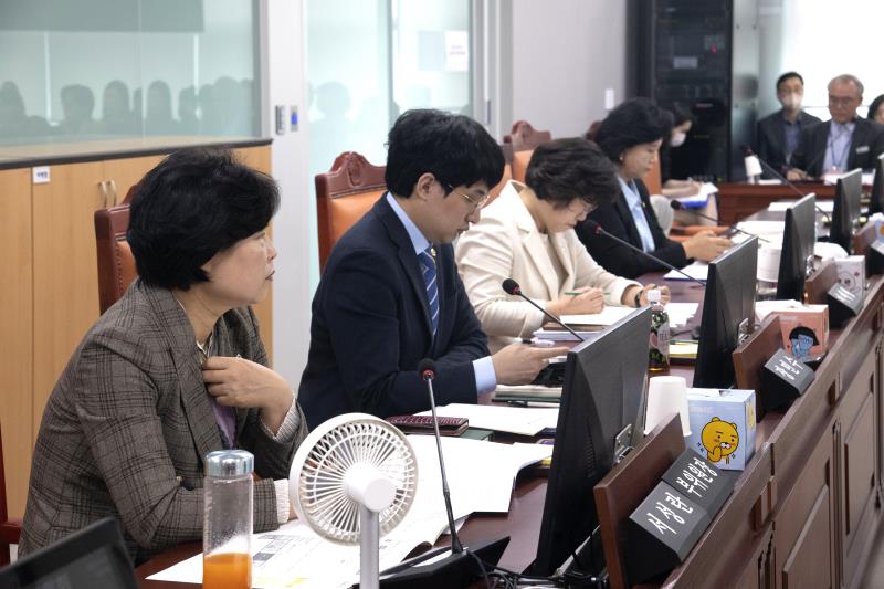 제368회 임시회 제1차 여성가족평생교육위원회 사진 4