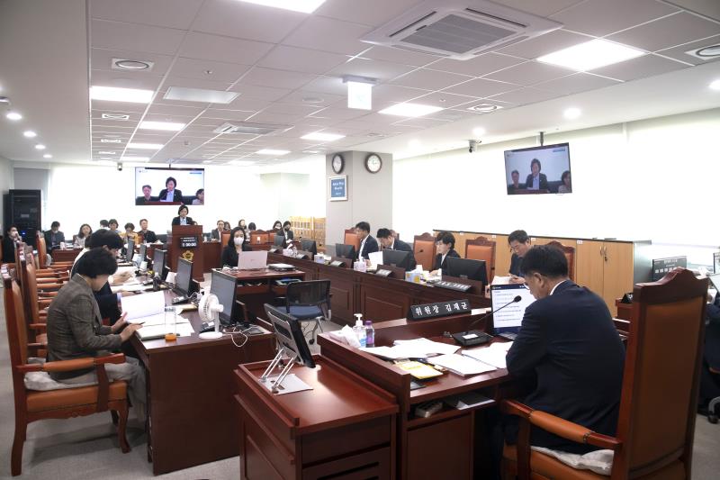 제368회 임시회 제1차 여성가족평생교육위원회 사진 6