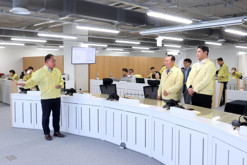 안전행정위원회 안계일 위원장, 이상원 부위원장 2023 을지연습 경기도전시종합상황실 방문 사진 3